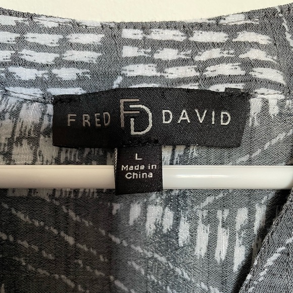 Fred David Women's V Neck Sleeveless Tops (Size L) - Picture 2 of 11